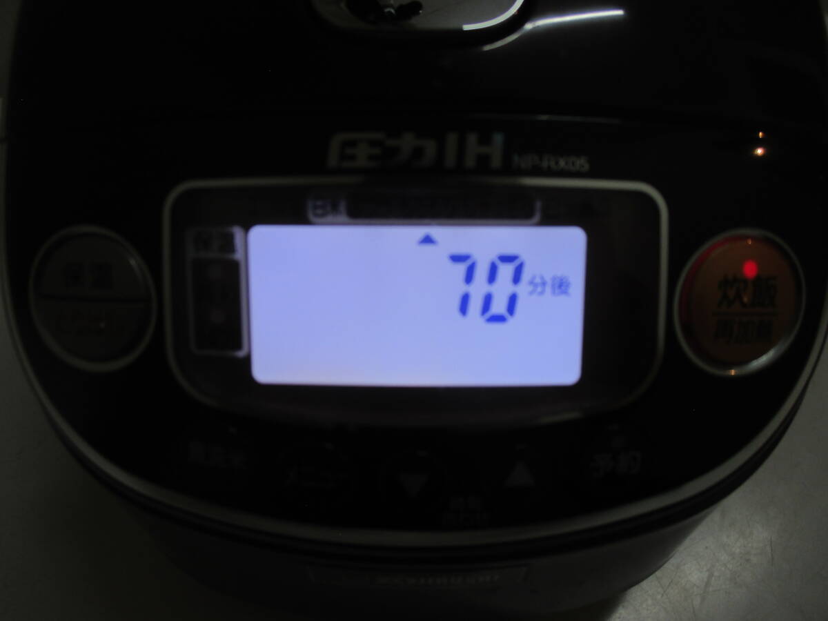 tt240520 ZOJIRUSHI 象印 圧力IHジャー炊飯器 「極め炊き」 NP-RX05 [ジャンク品] プラチナ厚釜 3合 2017年製_画像4