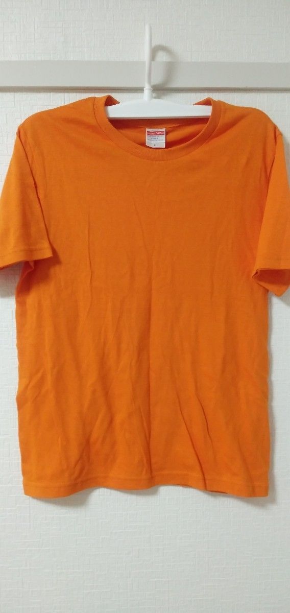 無地のオレンジ色Sサイズ半袖テーシャツラスト1枚