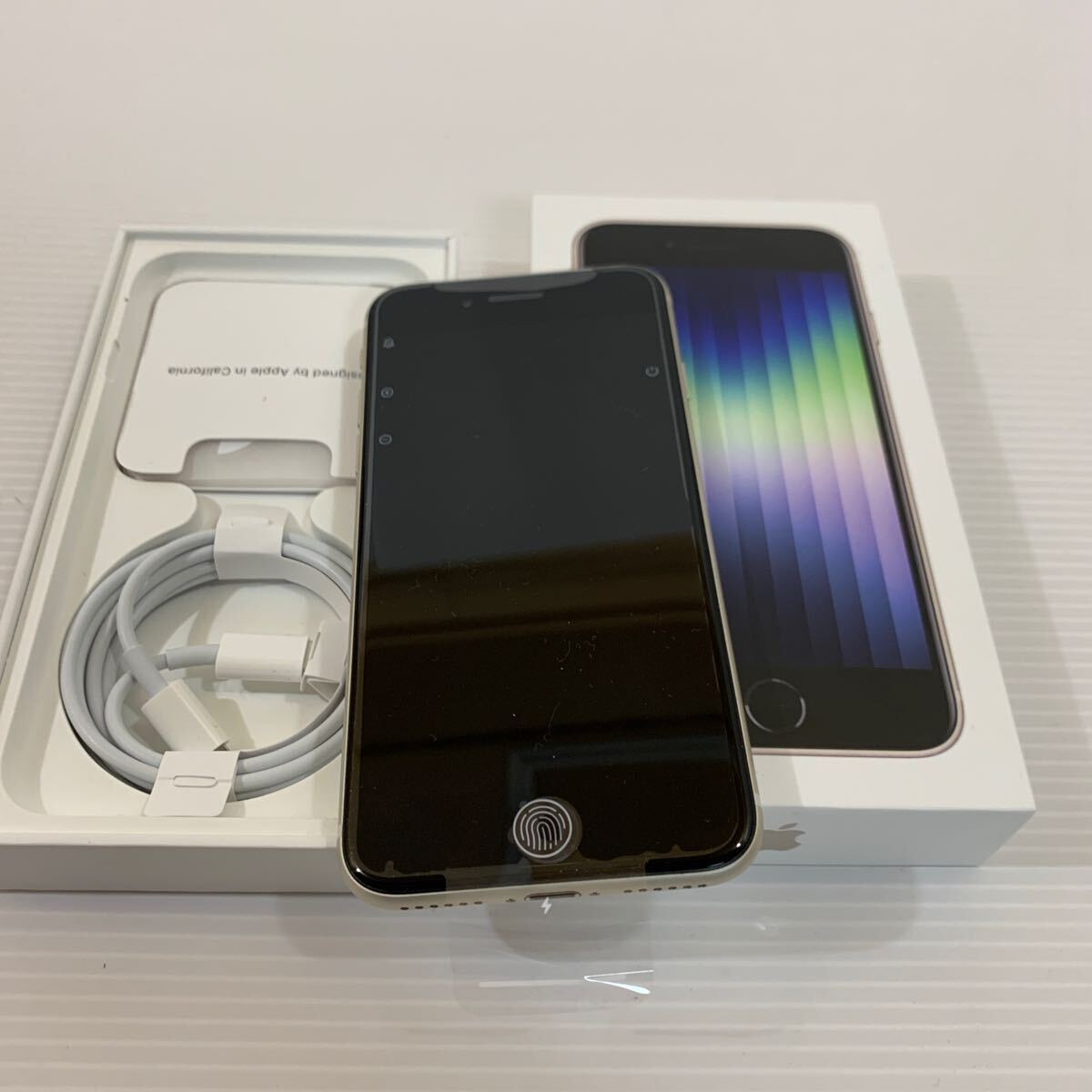 新品　バッテリー100% iPhone SE 第3世代　Apple NMYG3J/A 128GB 判定- 箱別物　（0）_画像1