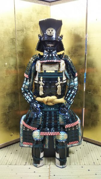 美品　【竹中　半兵衛　創作等身大鎧　変わり兜】　　兜　甲冑 　鎧　交渉可能_展示美品、状態はたいへん良好です。