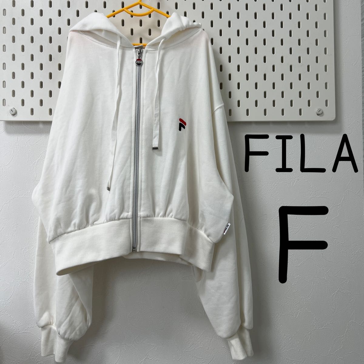 美品☆FILA フィラ　free 白　ホワイト　レディース　パーカー　ショート丈　 ジップパーカー ジップアップ　