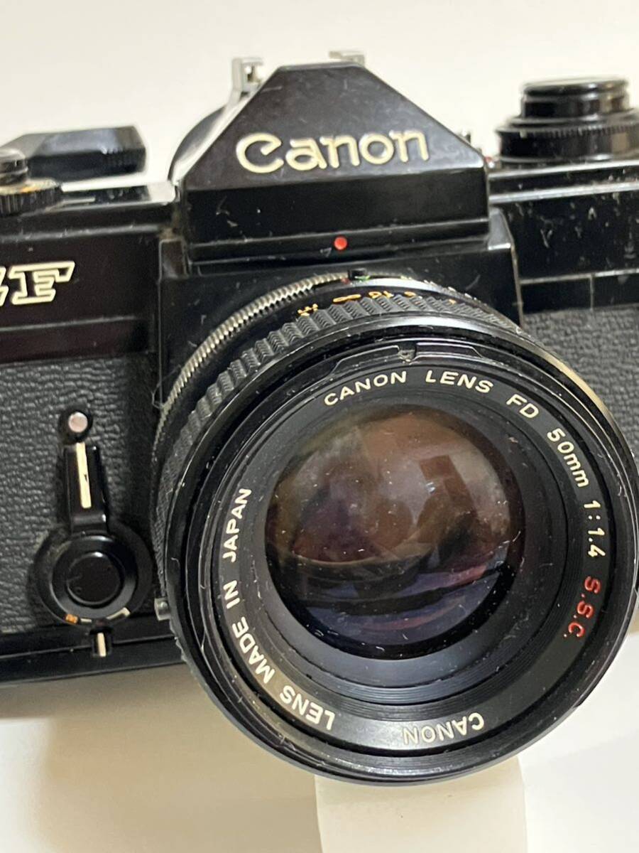 【RE-9】シャッターOK☆Canon キャノン 一眼レフフィルムカメラ EF ブラックボディ+レンズ:FD 50mm 1:1.4 S.S.C/ヤマト60s_画像3