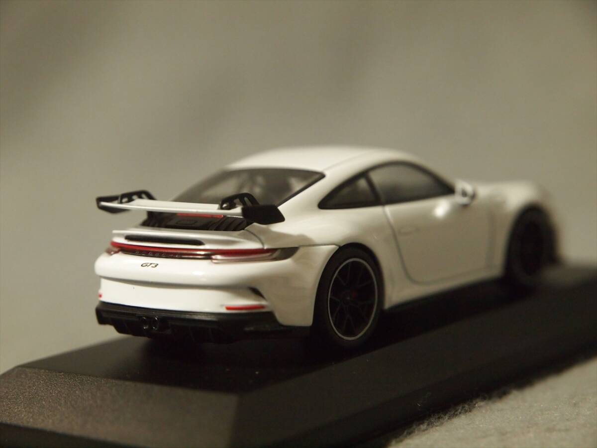 限定200pcs Porsche 911 (992) GT3 2020年 White w/Black Wheel Minichamps 1/43 413 069213_画像5