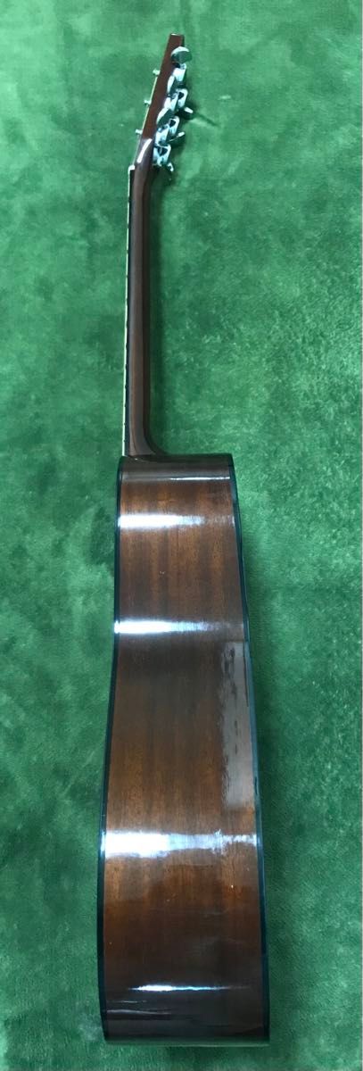 Yamaha FG-151Bオレンジラベルヴィンテージ。背面底部にキズありが、比較的きれい。弦高低く弾きやすい。新品弦に交換済み。