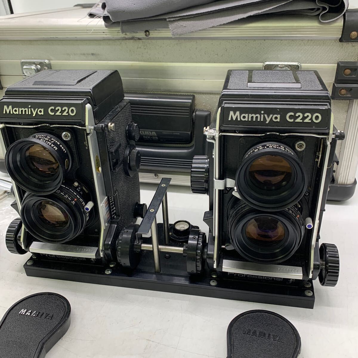 6-4-81# MAMIYA C-220 SEKOR S 80mm f2.8 Mamiya twin-lens reflex 2 pcs connection twin exclusive use box go in film ACROS 6 box accessory operation not yet verification present condition goods 