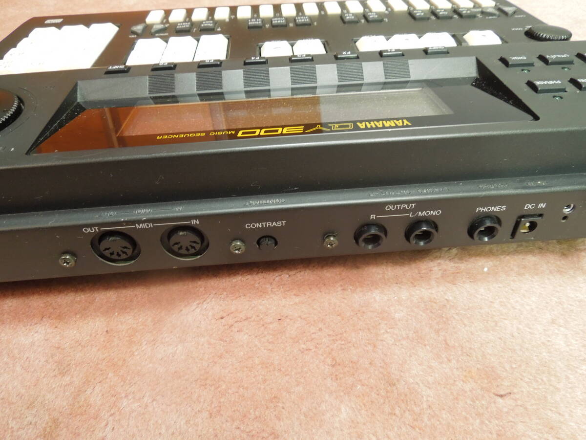 YAMAHA QY300 / MUSIC SEQUENCER| used operation possible good sound 