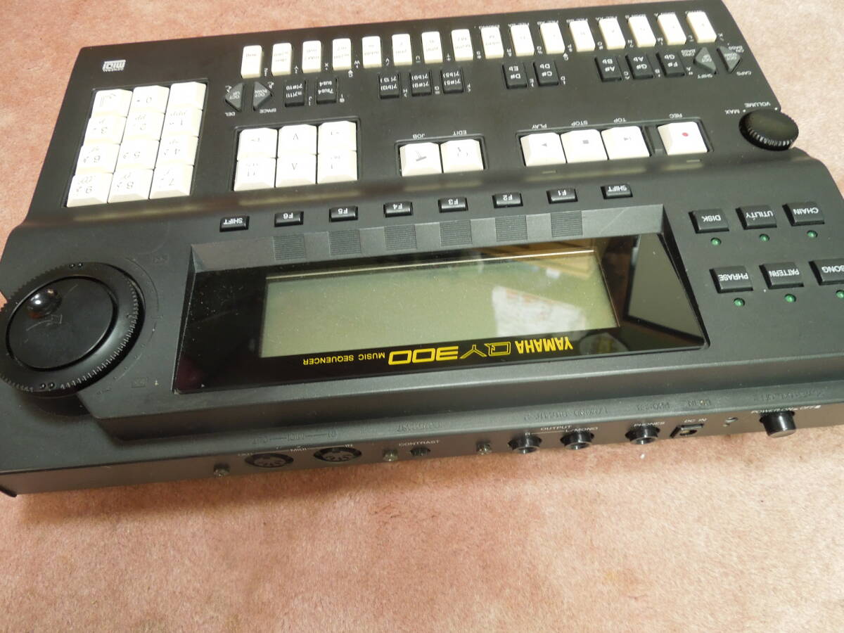 YAMAHA QY300 / MUSIC SEQUENCER| used operation possible good sound 