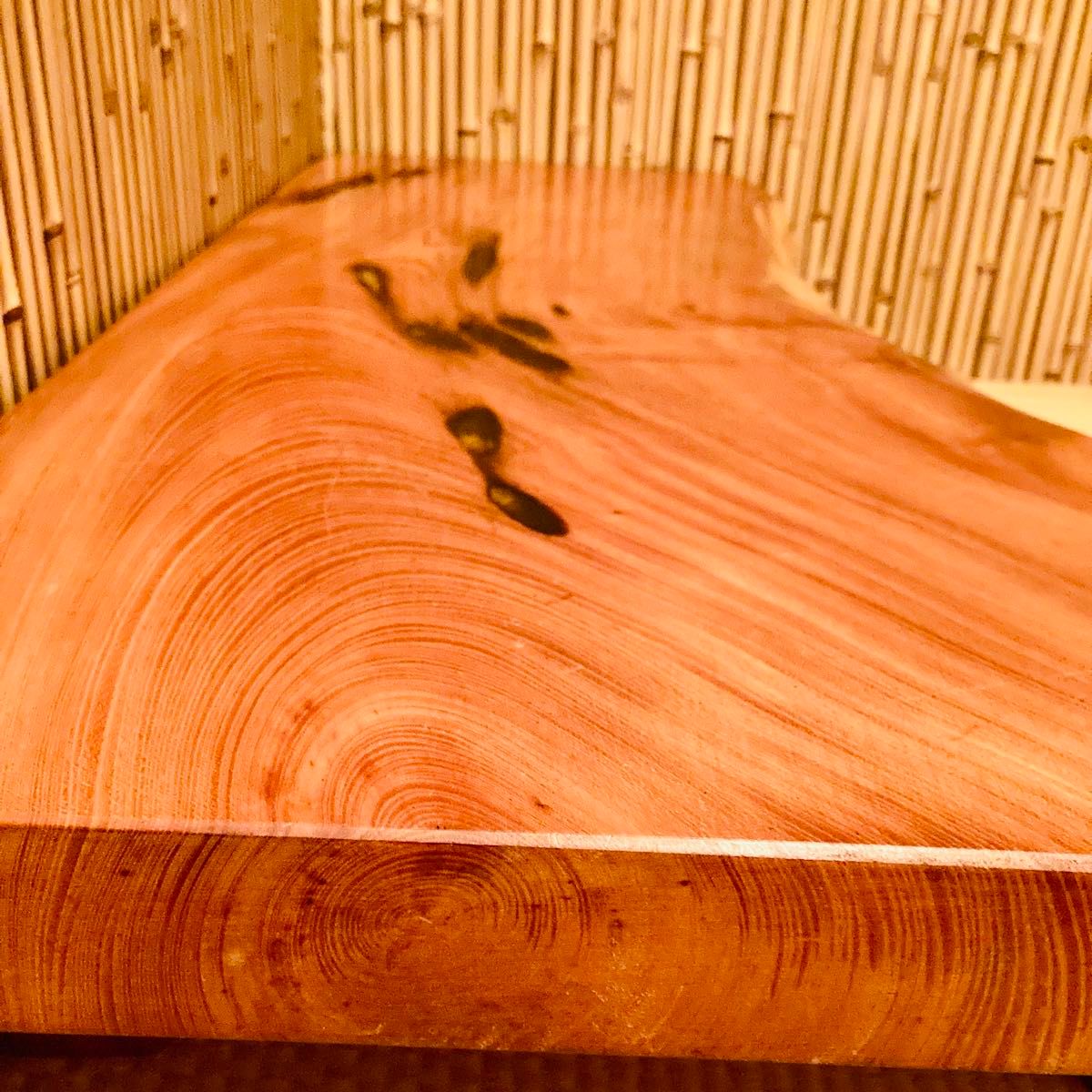 ☆美しい木目☆ 高級天然木材 一枚板ローテーブル座卓 扇形 和風インテリア 和室 座敷机 ちゃぶ台