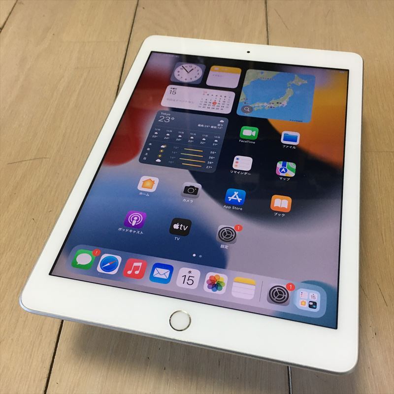 期間限定 19日迄! 549)Apple iPad 第5世代 WiFi 32GB シルバー 9.7インチ Retina A9/2GB/32GB MP2G2J/A（140549）_画像1