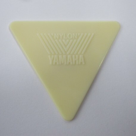 ★YAMAHA ヤマハ NYLON ナイロン MEDIUM ミディアム ギターピックの画像2