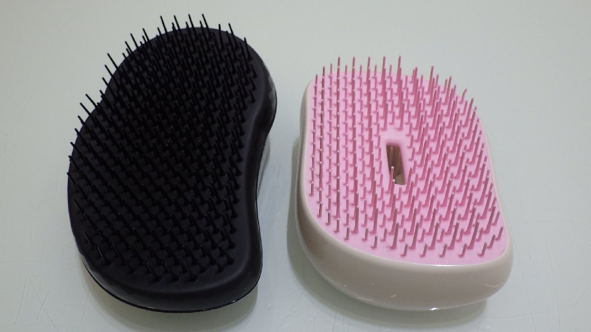 F524-582783 展示品 タングルティーザー TANGLETEEZER ヘアブラシ 櫛 2個セット 持ち運び用 家用 ヘアケア ※元箱無し_画像3