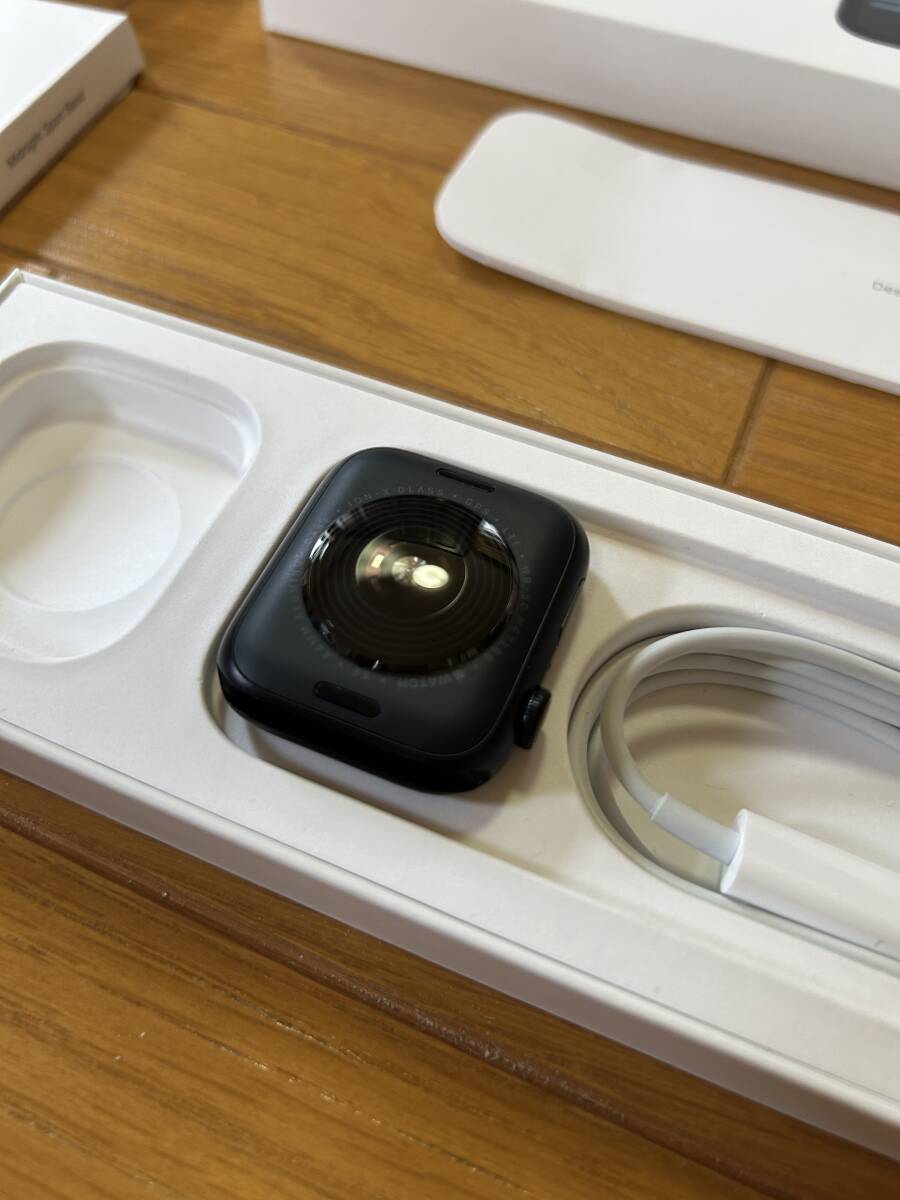 美品 Apple AppleWatch SE 第2世代 GPS＋Cellularモデル MNPY3J/A 44mm ミッドナイトスポーツバンド アップルウォッチ バッテリー99％_画像2