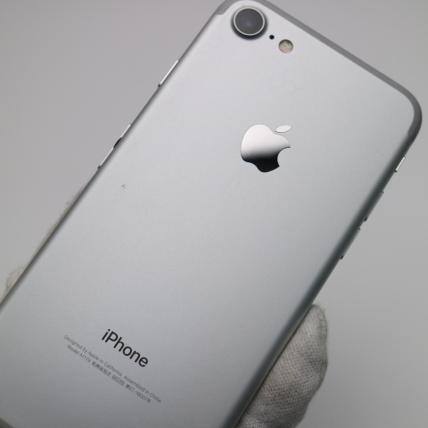 超美品 SIMフリー iPhone7 32GB シルバー 即日発送 スマホ apple 本体 中古 白ロム あすつく 土日祝発送OK_画像3