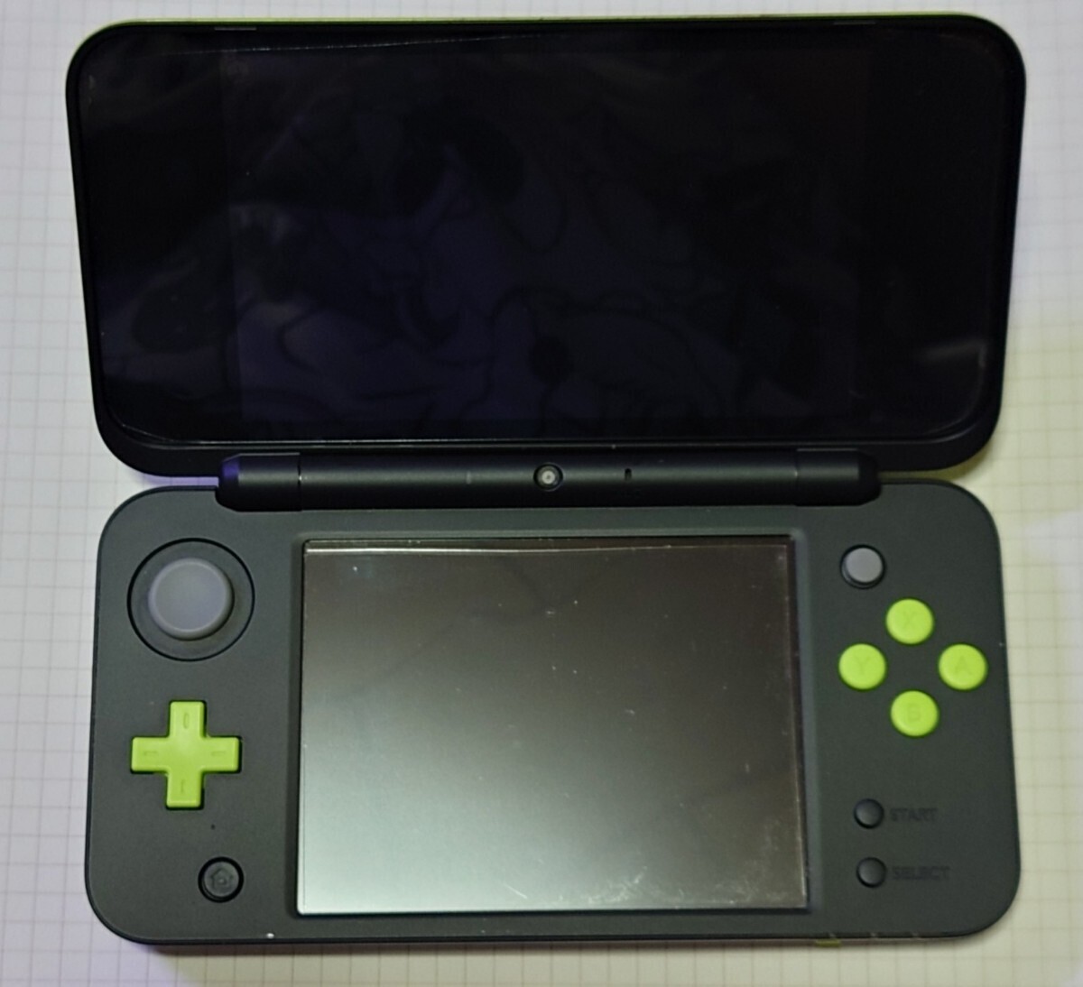 Newニンテンドー2DSLL 任天堂 Nintendo　本体のみ ニンテンドー ブラック　ライム 2DS New2DSLL　中古　人気カラー　動作確認済み_画像2