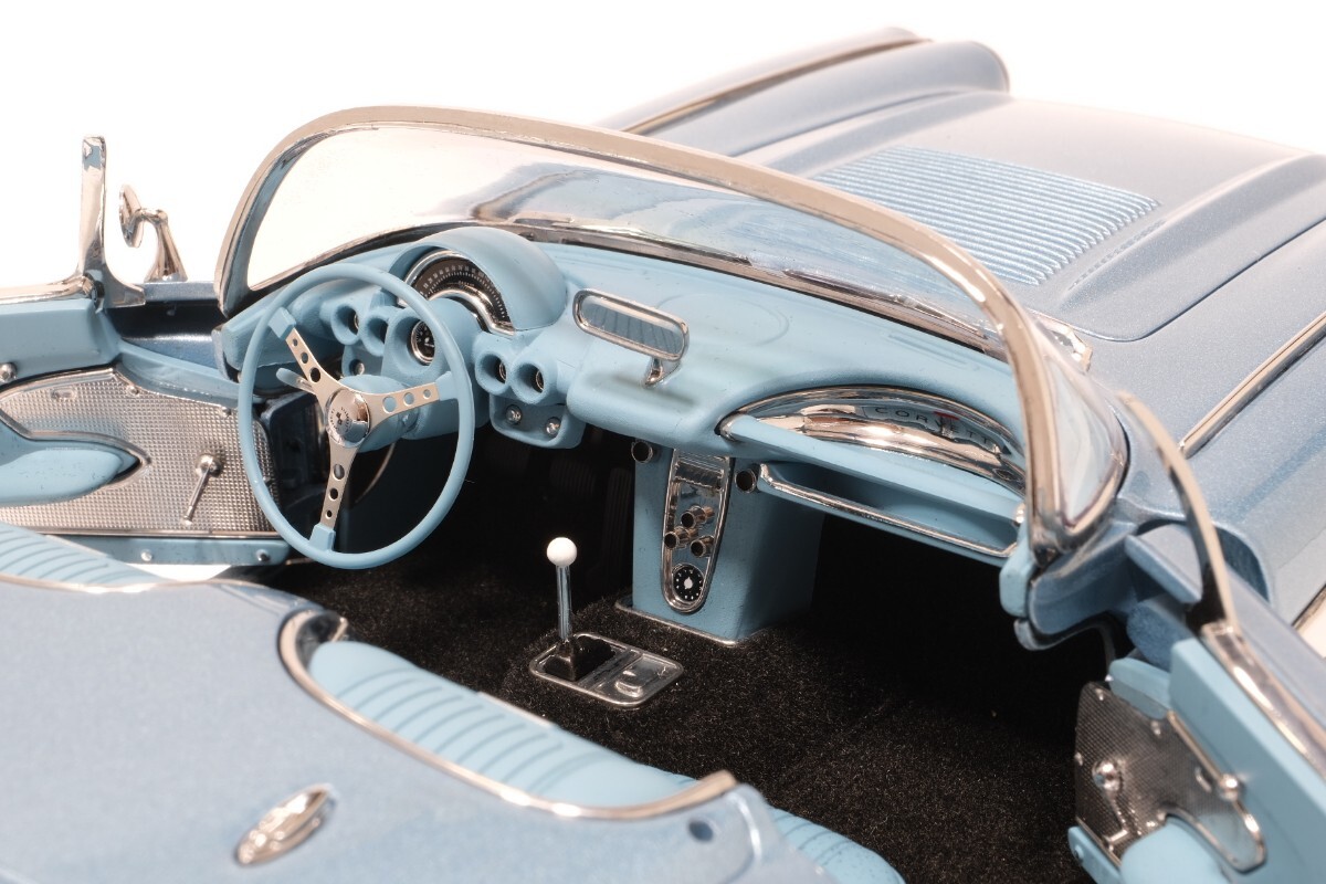オートアート 1/18 ミニカー シボレー コルベット 1958 シルバー・ブルー AUTOart Chevrolet Corvette C1_画像5