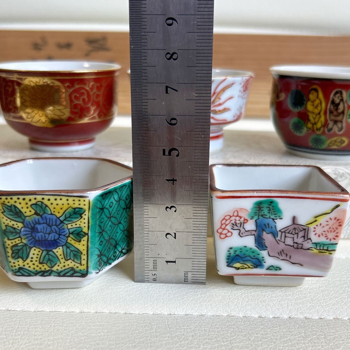 九谷焼 角福 時代盃 5客揃 絵変わり 金襴手 色絵 酒器セット 九谷焼 角福 時代盃 5客揃 絵変わり 金襴手 色絵 酒器セット
