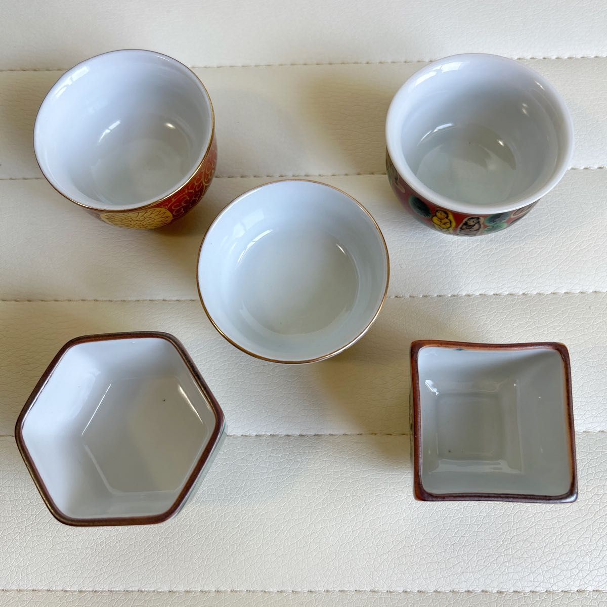 九谷焼 角福 時代盃 5客揃 絵変わり 金襴手 色絵 酒器セット 九谷焼 角福 時代盃 5客揃 絵変わり 金襴手 色絵 酒器セット
