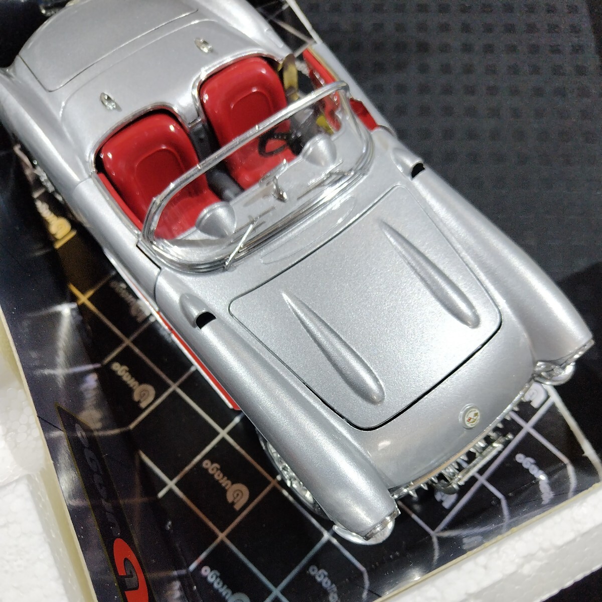 1/18 シボレー コルベット burago Special collection 1957 CHEVROLET CORVETTE ブラーゴ ミニカー_画像7