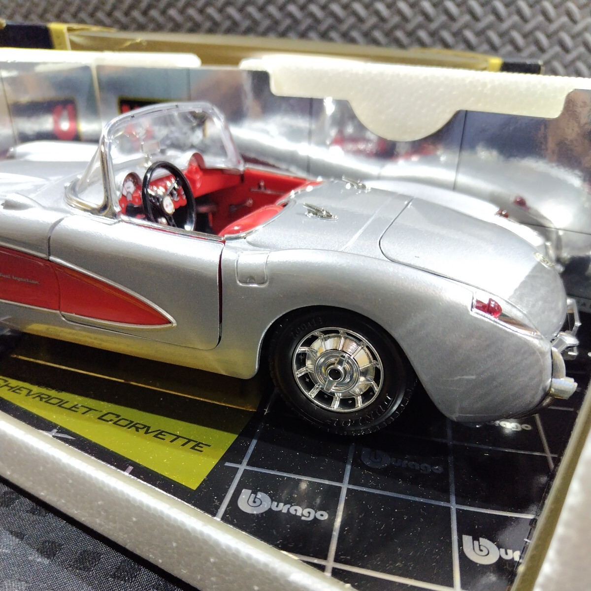 1/18 シボレー コルベット burago Special collection 1957 CHEVROLET CORVETTE ブラーゴ ミニカー_画像5