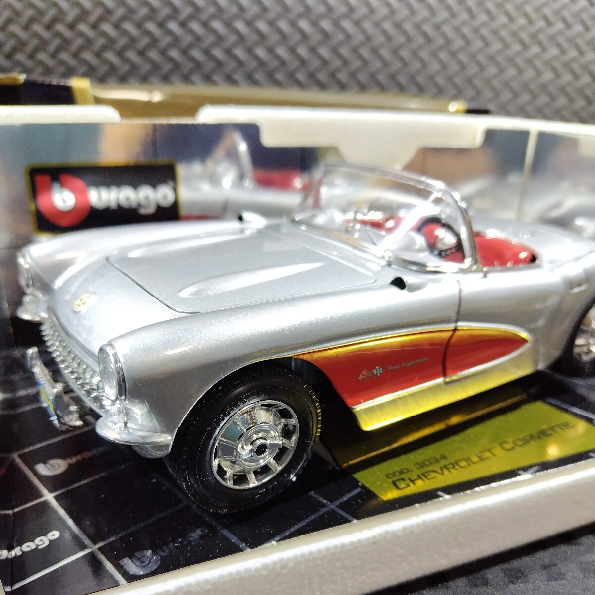 1/18 シボレー コルベット burago Special collection 1957 CHEVROLET CORVETTE ブラーゴ ミニカー_画像4