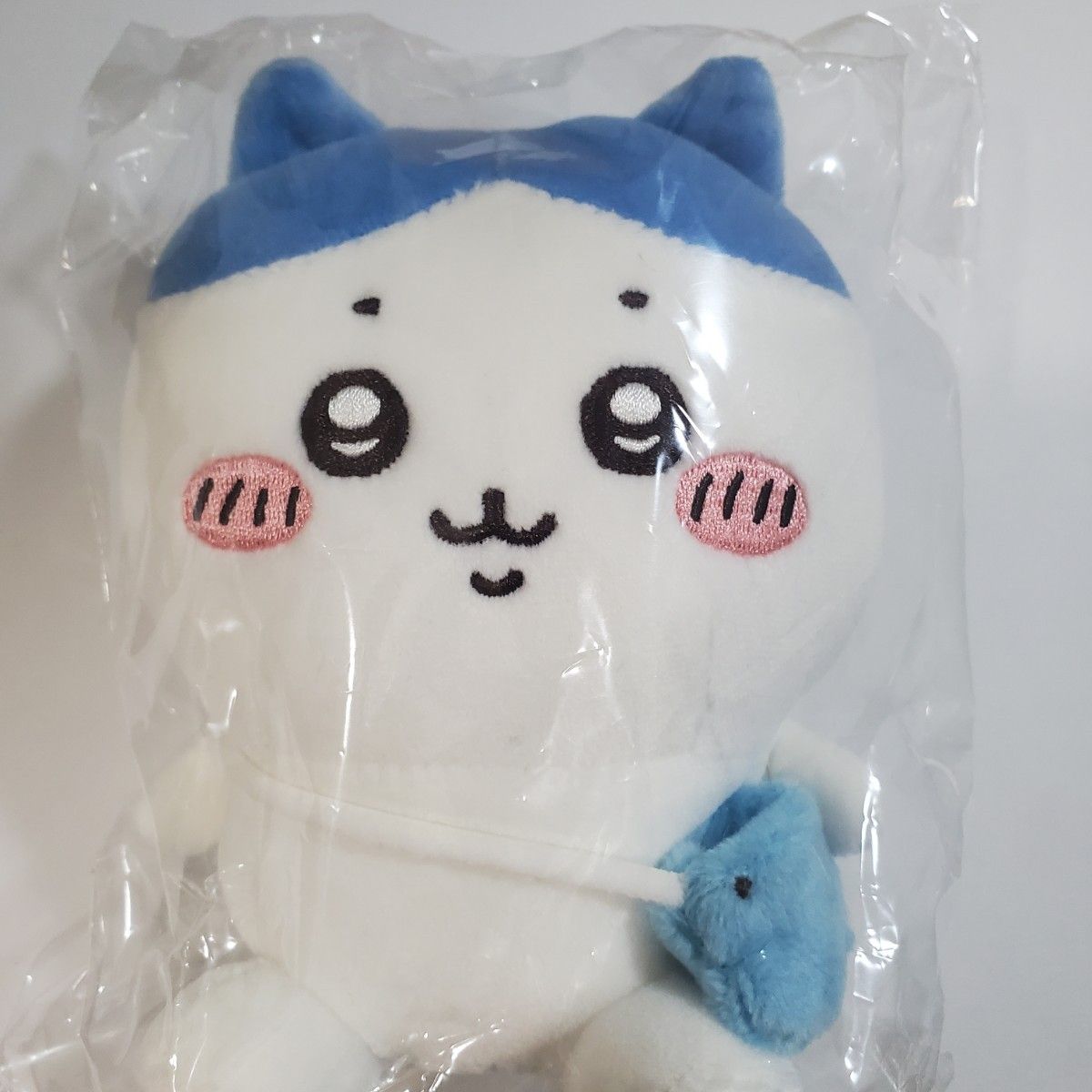 ちいかわ お出かけ楽しみ！な お座りミニぬいぐるみ（ハチワレ
