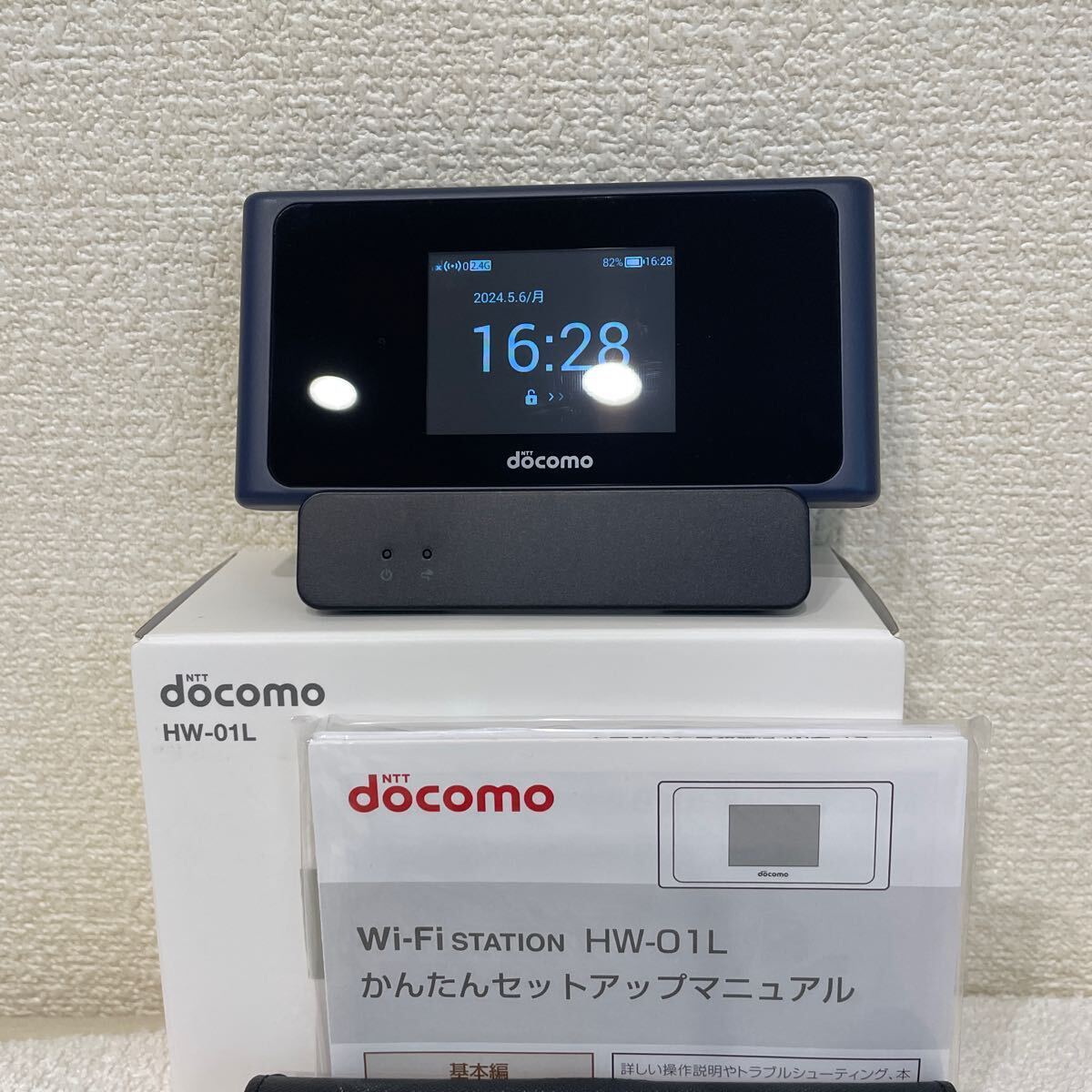 【美品】DOCOMO Wi-Fi STATION HW-01 SIMフリー キャリングケース、充電・有線LANドック、保護フィルム付きの画像2