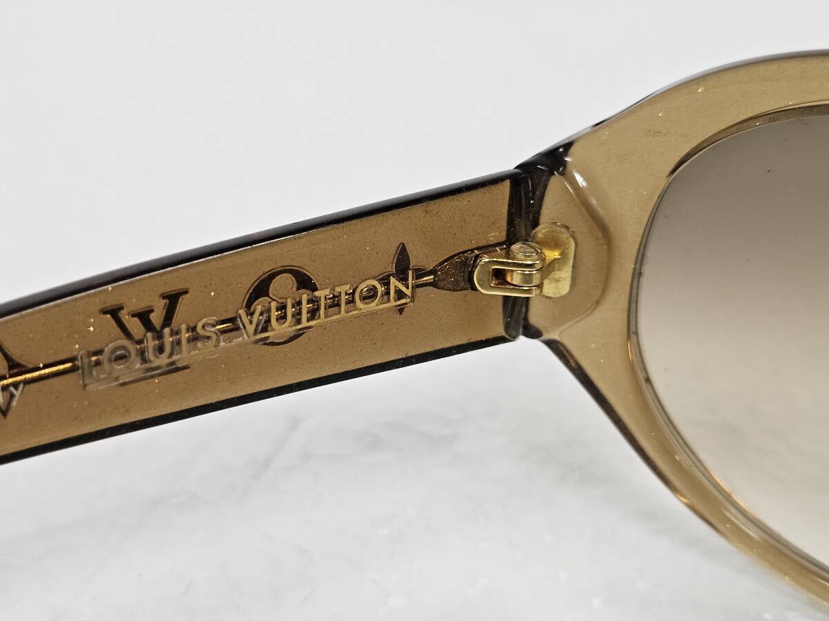LOUIS VUITTON ルイ・ヴィトン/Z0032E/茶系（ラメ入り）　スプソン・ロン　モノグラム　 サングラス　　金具　ロゴ　眼鏡　メガネ_画像9