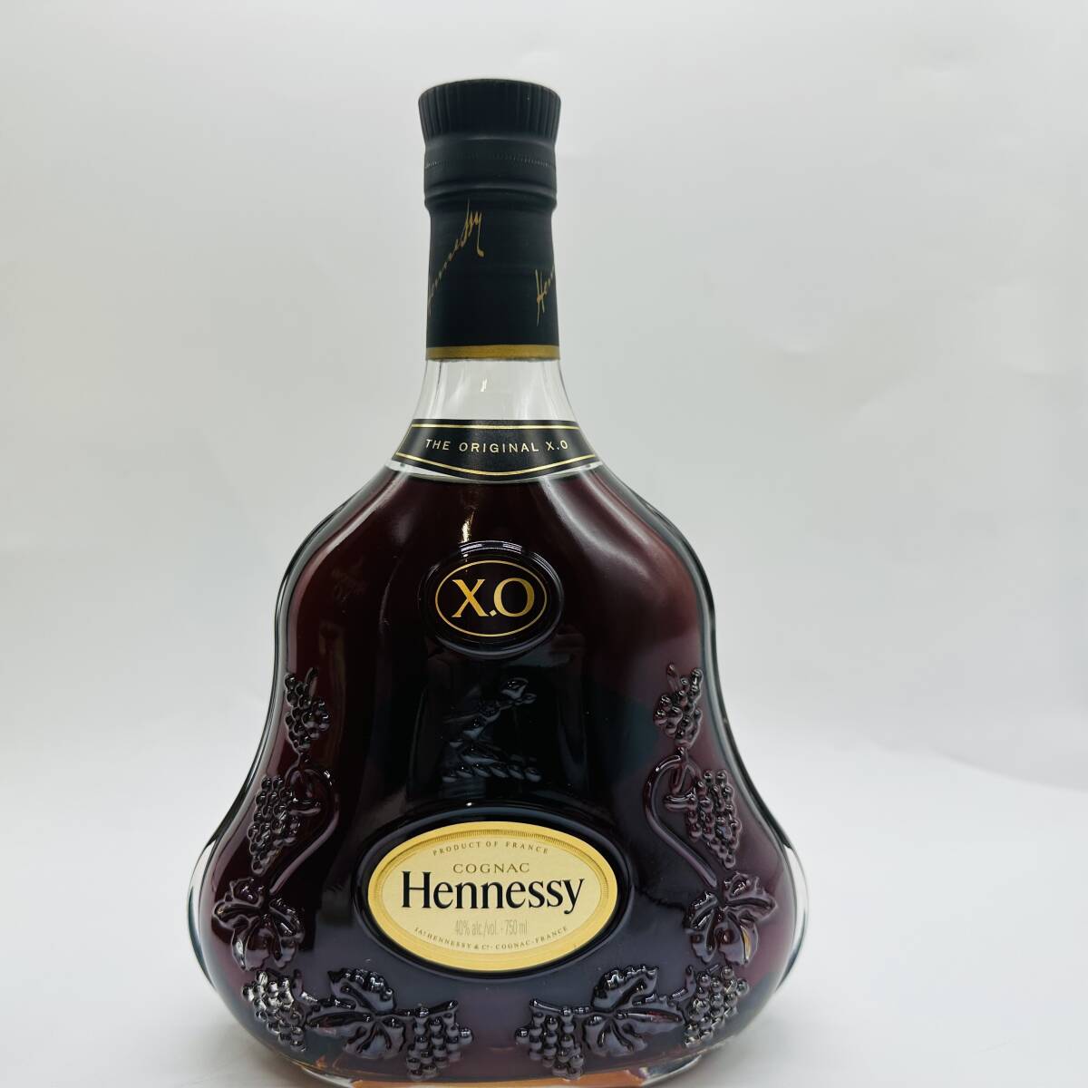 Hennessy ヘネシー XO 黒キャップ クリアボトル 40％ 700ml １円出品 現状品 未開栓 箱付き 古酒 高級 コニャック ブランデー　15909_画像2