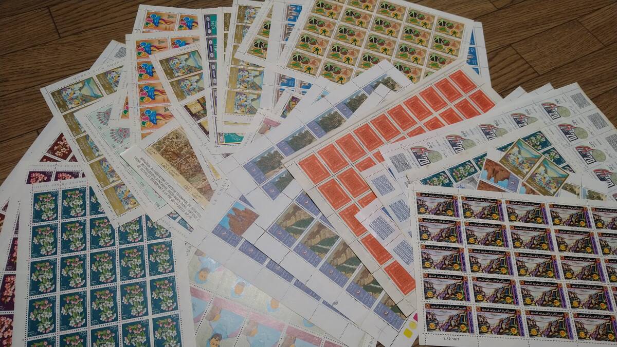 外国切手シート30枚　未使用　アルジェリア　おまとめ　800枚＋_以下詳細です。