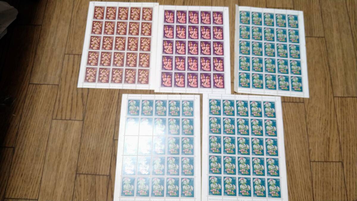 外国切手シート30枚　未使用　アルジェリア　おまとめ　800枚＋_上段右端　ヤケ酷い