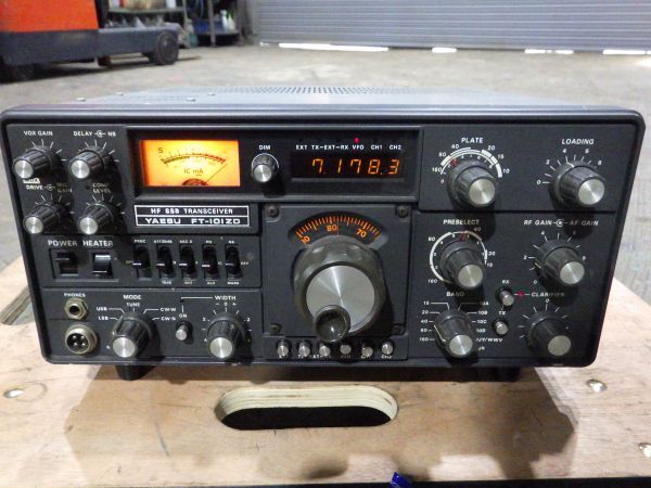 f1679▼ 八重洲無線 YAESU FT-101ZD HF 1.8～29.9Mhz 100W SSB トランシーバー 無線機 現状品_画像3