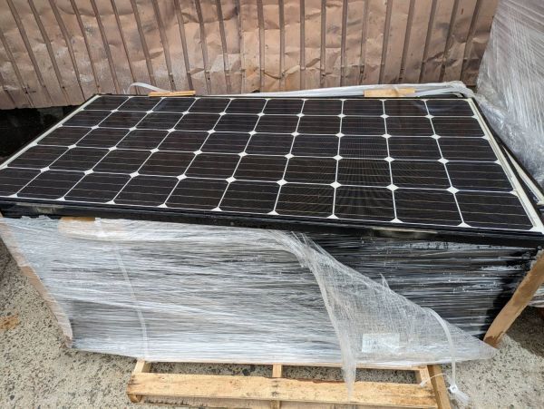 せy3155◆三菱 MITSUBISHI ソーラーパネル PV-MA2200K 太陽光パネル 太陽光発電システム 2013年製 16枚セット 中古_画像1