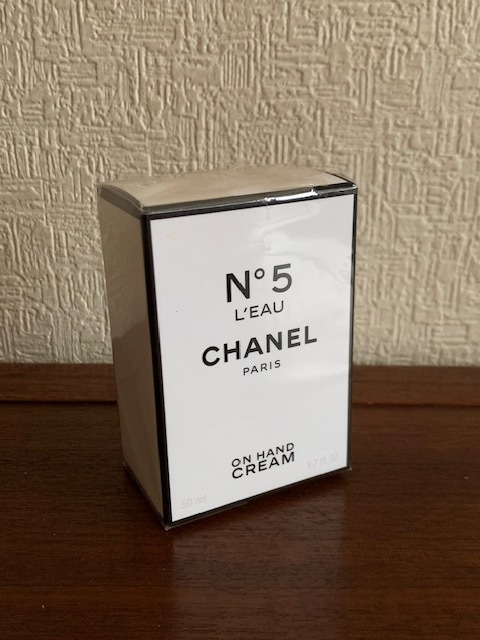 【未開封】 シャネル No5 ロー ハンドクリーム/ハンド＆ボディクリーム/50ml/CHANELの画像1