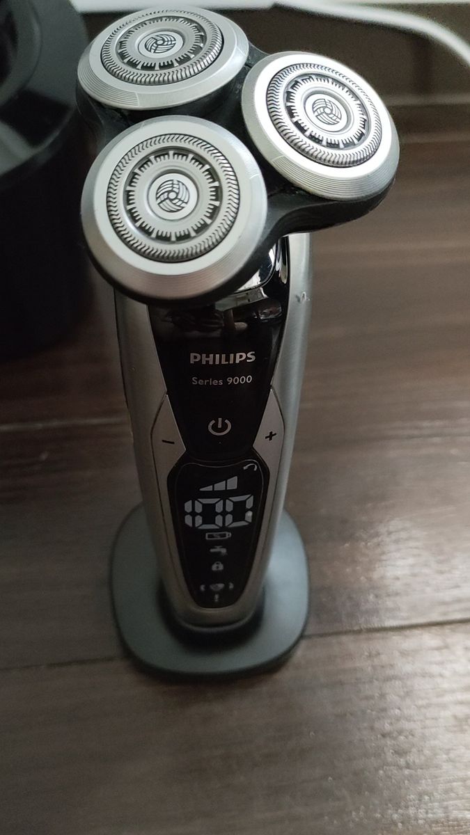 フィリップス 9000 メンズ 電気シェーバー 72枚刃 回転式 トリマー・洗顔ブラシ・洗浄充電器付 S9732A/33