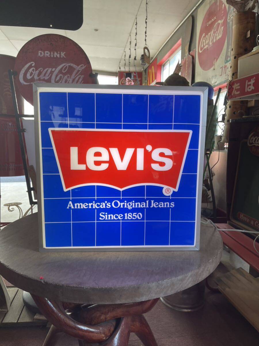 Levi\'s Levi's neon signboard 