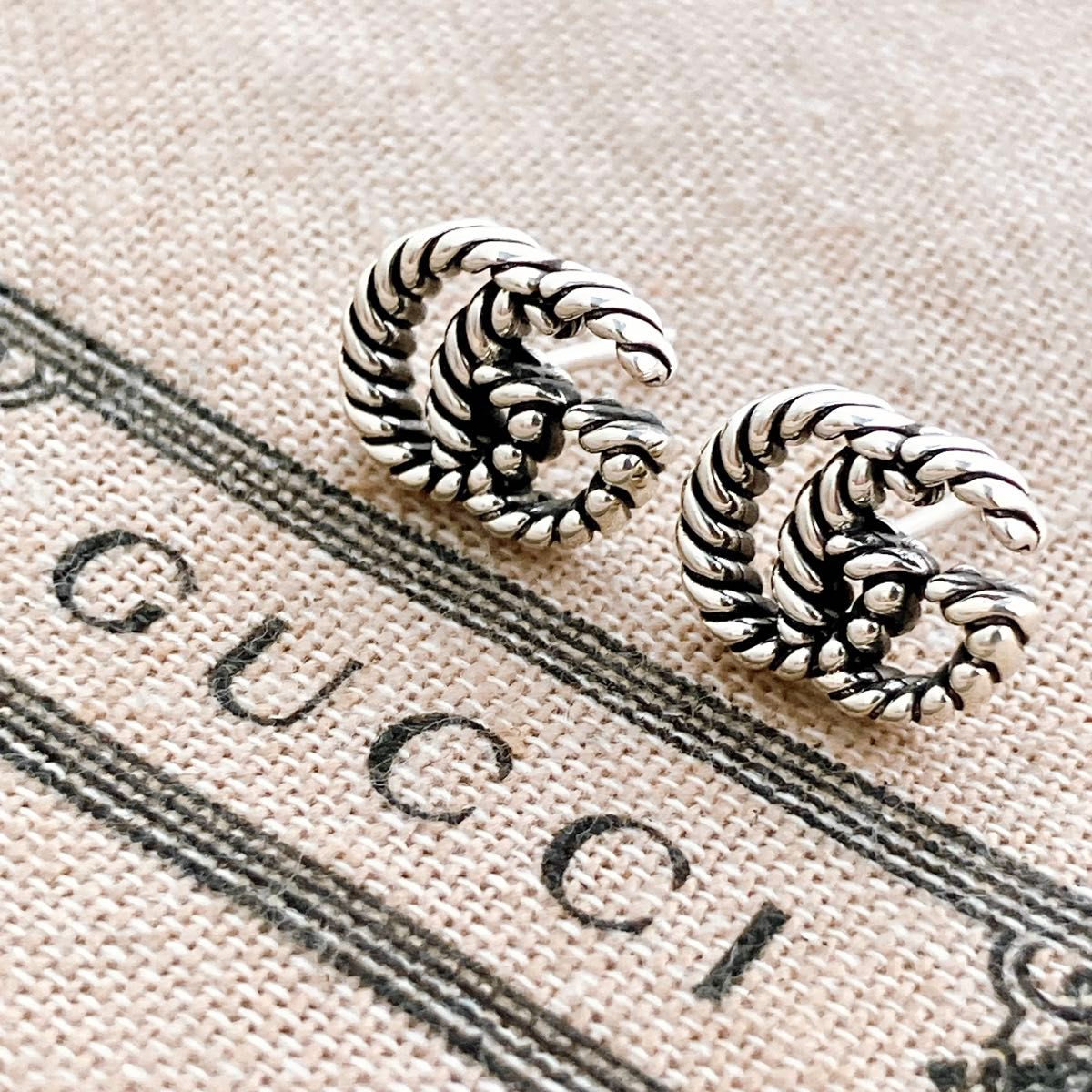 新品同様】グッチ GUCCI 925 GG ピアス シルバー Y301 新品同様】グッチ GUCCI 925 GG ピアス シルバー Y301