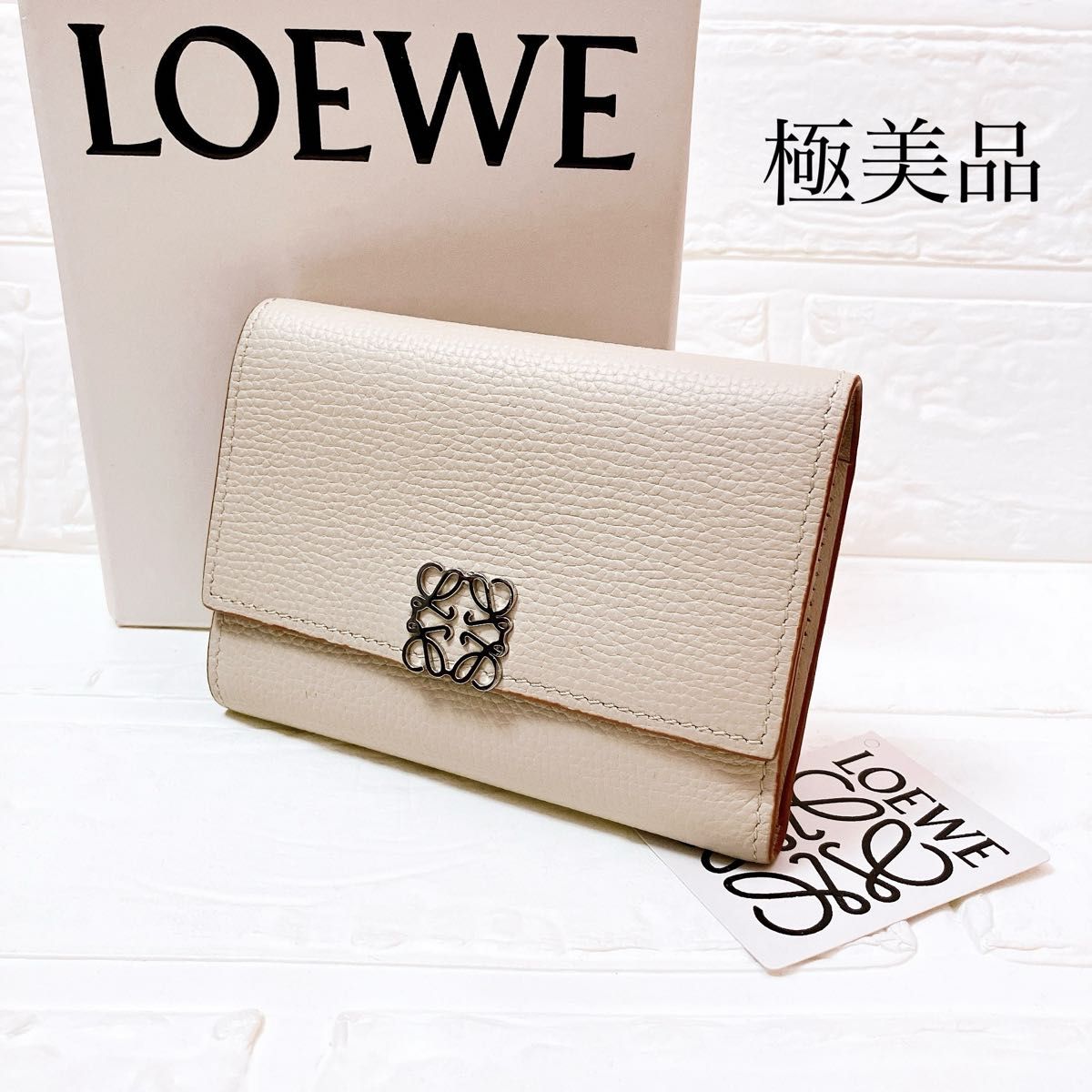 ロエベ LOEWE アナグラム レザー 折り財布 ベージュ レディース Y319 ウォレット 三つ折り コンパクト