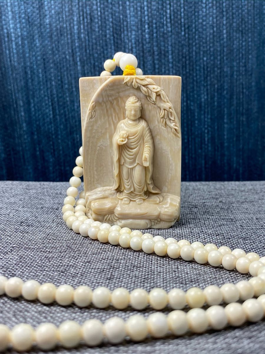 天然マンモス牙美しい手作り彫刻阿弥陀如来のネックレス 天然マンモス牙美しい手作り彫刻阿弥陀如来のネックレス