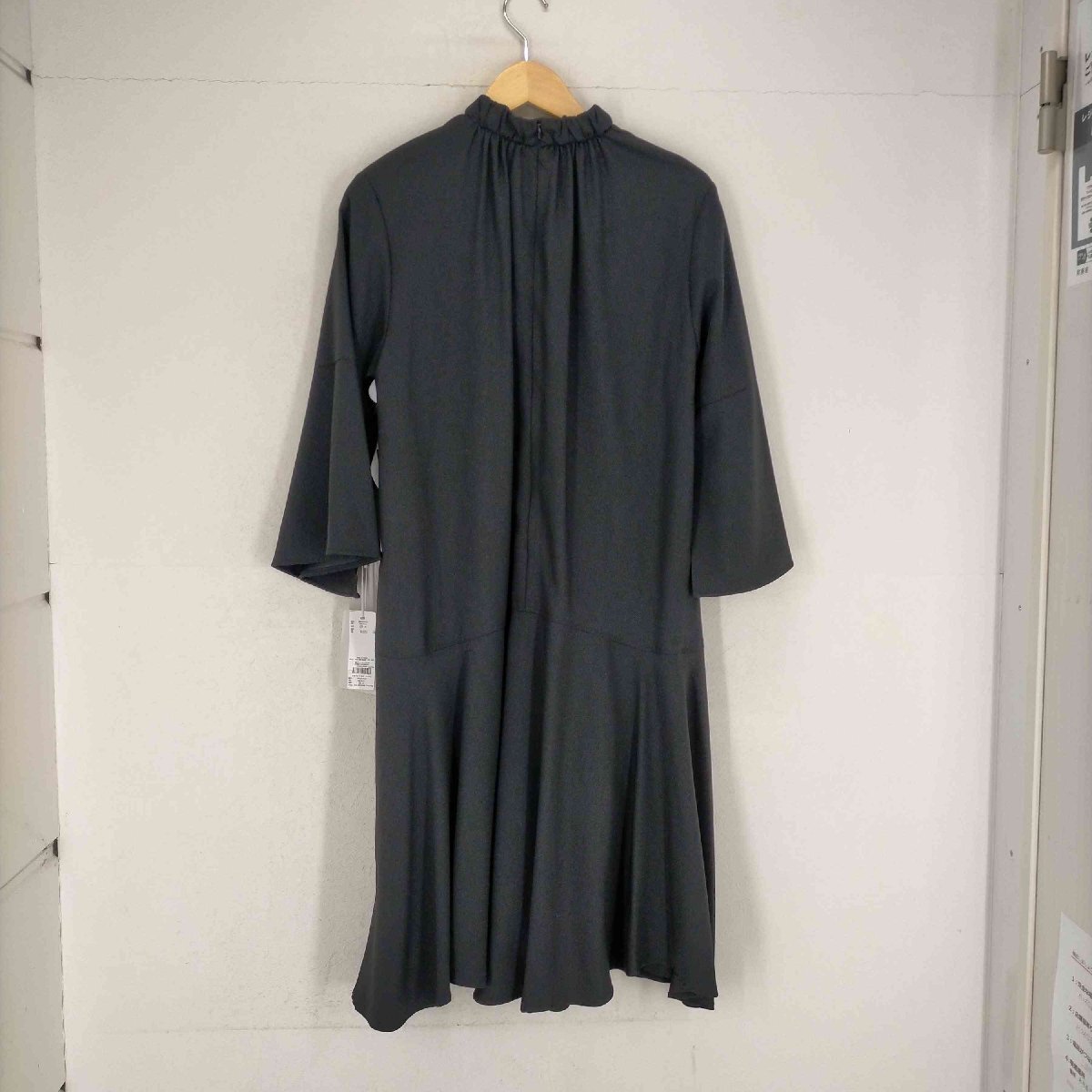 CELFORD(セルフォード) 23SS バックサテンフレアワンピース レディース JPN：36 中古 古着 0223_画像2