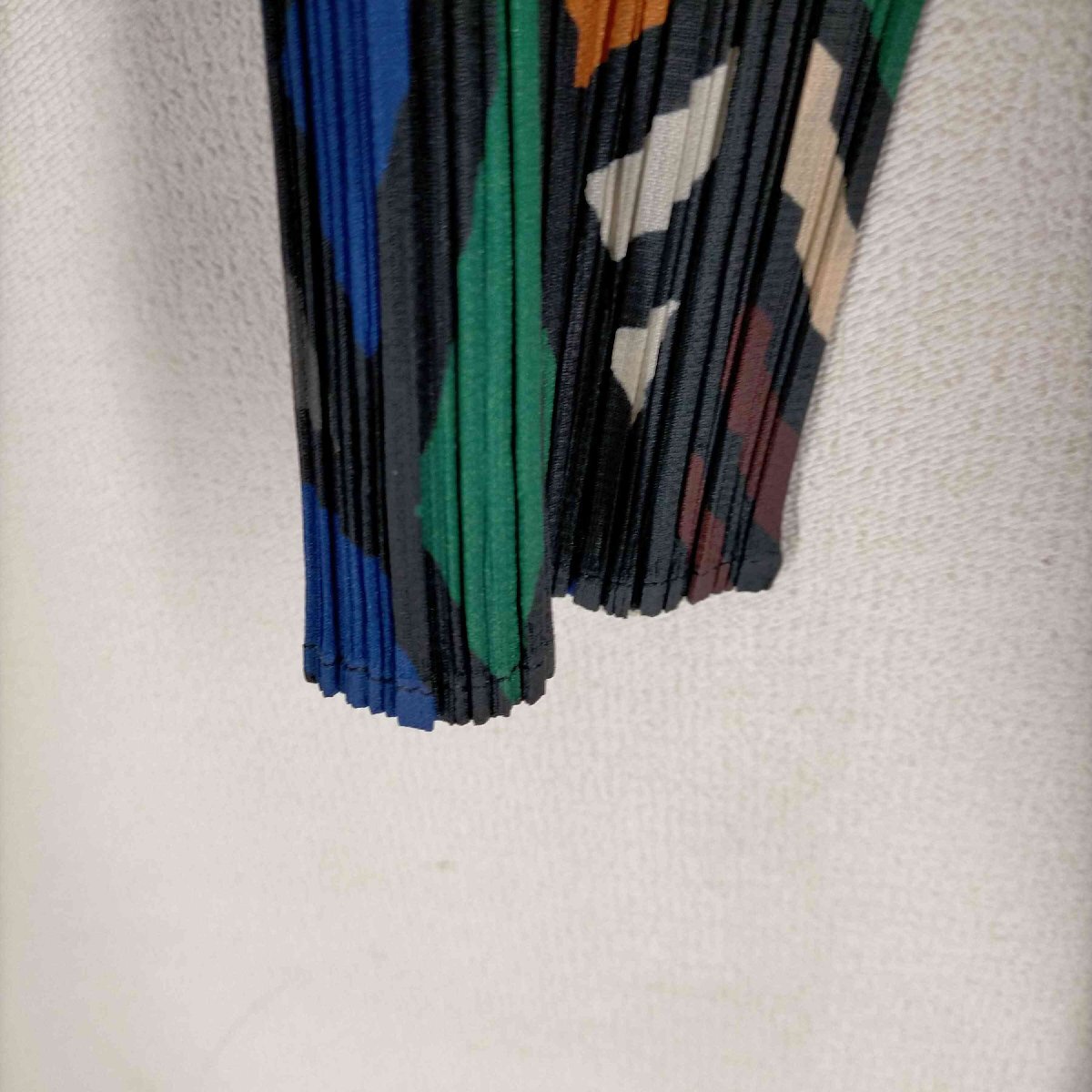 PLEATS PLEASE ISSEY MIYAKE(プリーツプリーズイッセイミヤケ) 総柄プリーツカット 中古 古着 0434_画像4