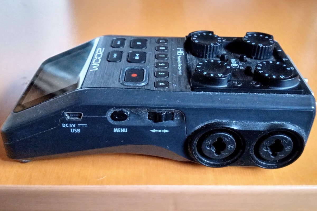 ★ 送料無料 即決 中古 美品 ★ ZOOM ズーム H6 Handy Recorder ハンディレコーダー XYH-6/MSH-6 マイク２本付き ※動作確認済み_本体側面②