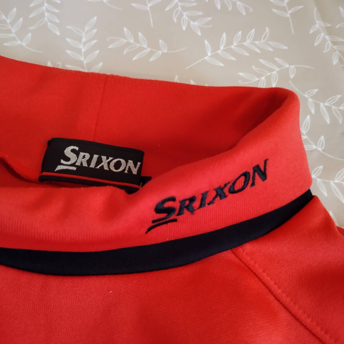 スリクソン　DUNLOP SRIXON　長袖シャツ　サイズＬＬ　やや光沢レッド　ジャージ生地　ストレッチ　しっかりした薄手生地