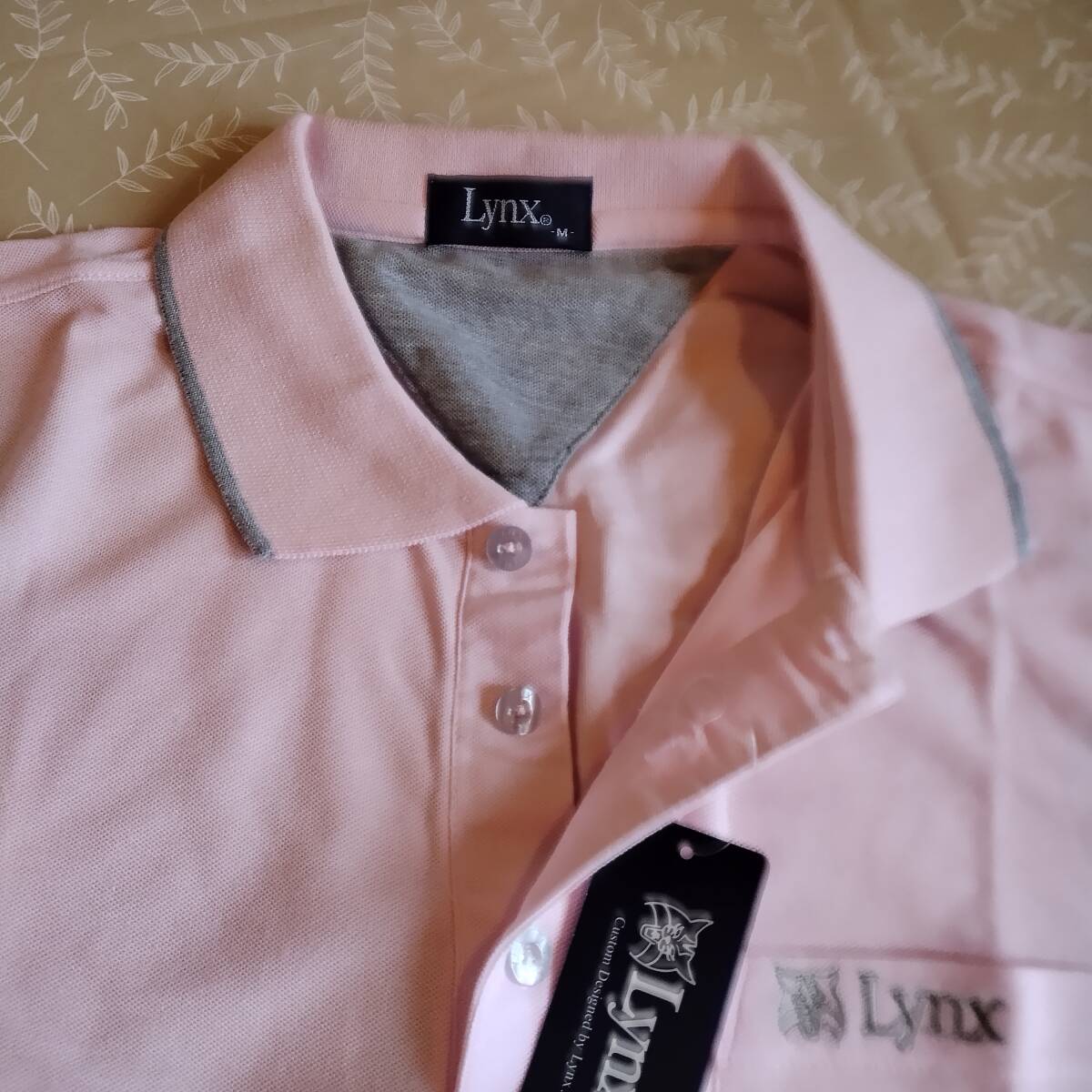 未使用品　リンクス　Lynx　半袖シャツ　サイズＭ　やや光沢ピンク　ストレッチ　柔らかい　細かいメッシュ風 ドライ速乾薄手生地