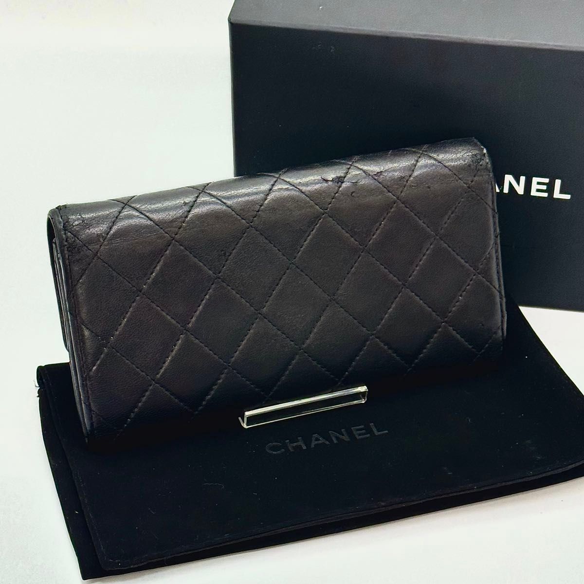 シャネル CHANEL  マトラッセ ラムスキン ココマーク スナップボタン シングルフラップ長財布 黒