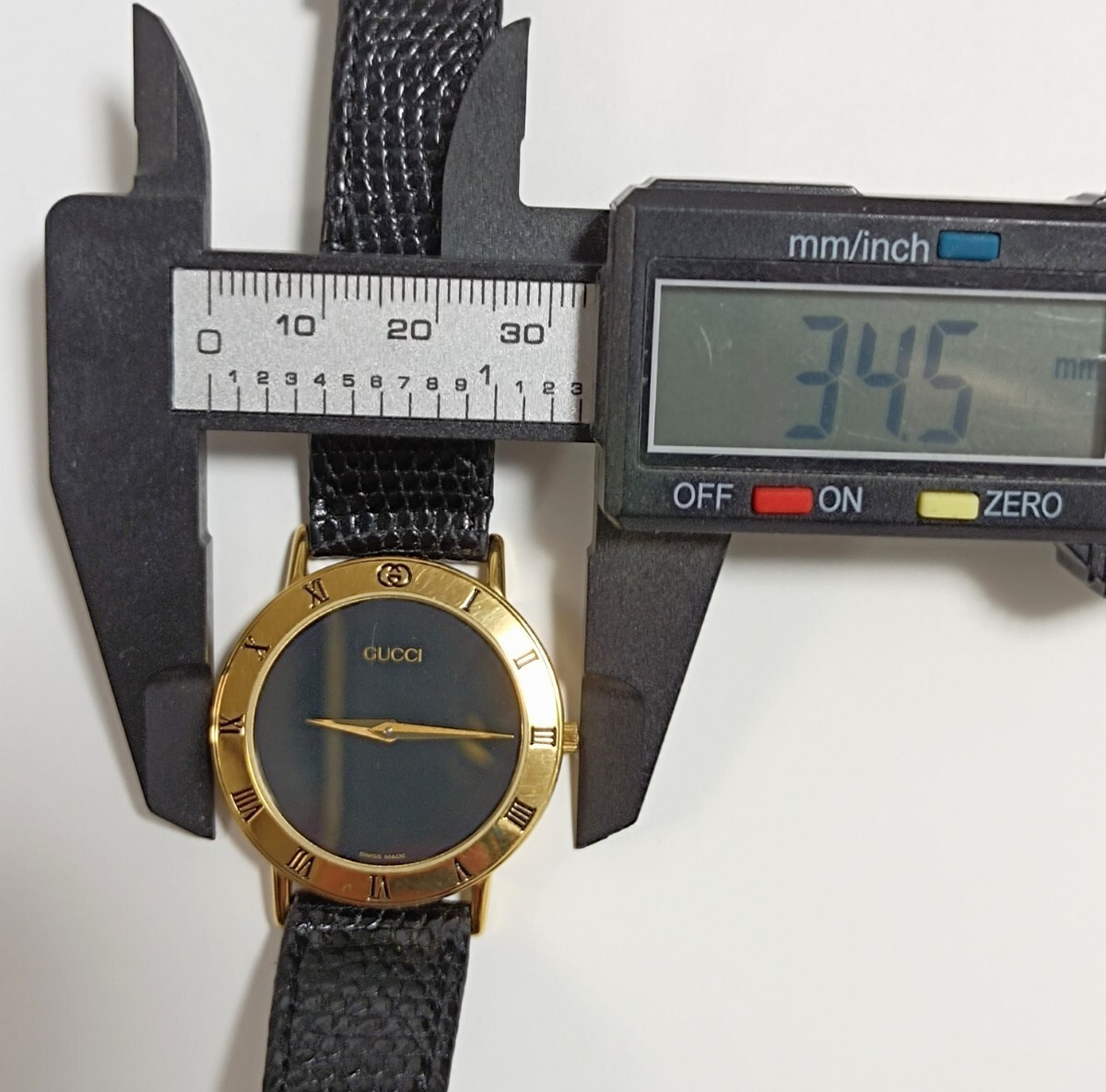 稼 働品 GUCCI 3000.2.M メンズ腕時計 黒色文字盤 新品電池 オリジナル革ベルト、尾錠 _画像8