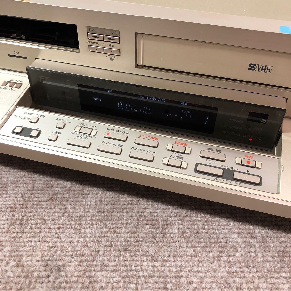 SONY ソニー WV-DR9 ビデオカセットレコーダー S-VHS miniDV デジタルダブルビデオデッキ 通電OK 現状品_画像3