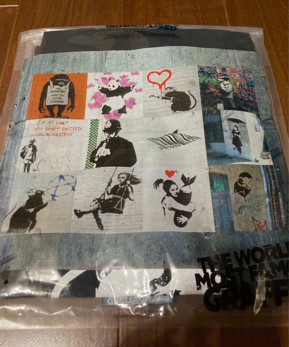 新品ＪＵＧＬＡＮＳ　Banksy Ball Parachute Rat-Ｔシャツ　ユグランズ　バンクシー　tシャツ