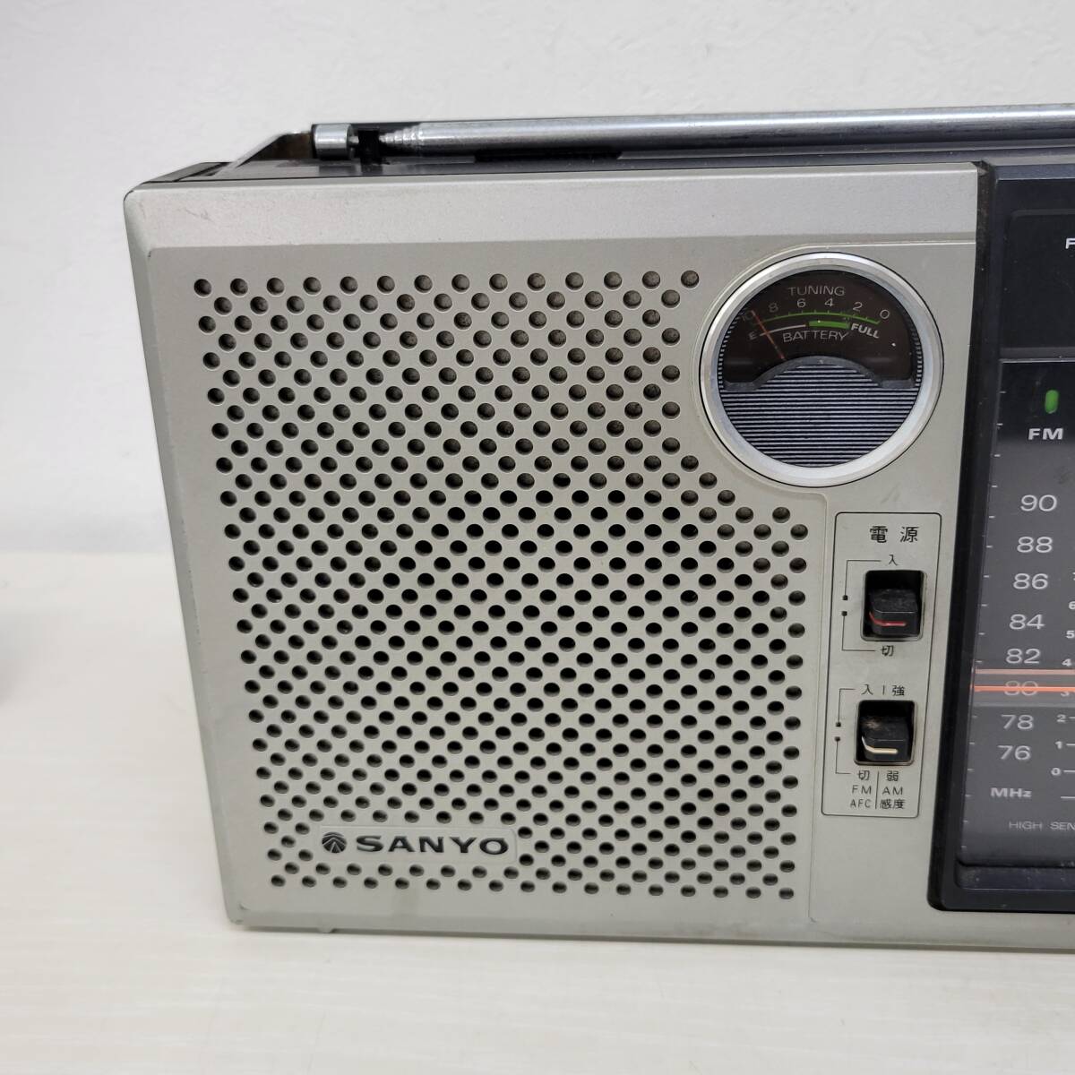 0512-207□昭和レトロ SANYO サンヨー ラジオ RP 6260 AM/FM 2BAND RECEIVER 通電・動作未確認 ジャンク ※簡易梱包 当時物_画像8