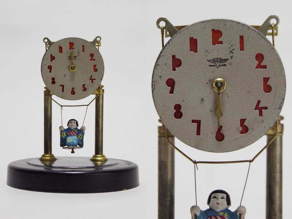 当時物名巧時計人形前後振置時計ブランコ時計ガラスドーム手巻機械式アンティーク置時計昭和レトロ収集家整理品_画像2