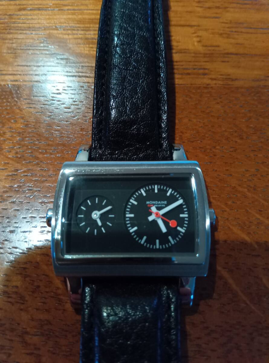 MONDAINE　Official Swiss Railways　Watch　30322　デユアル　二文字盤　美品_二文字盤です。電池も二個必要です。